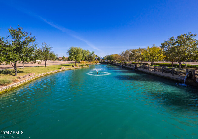 Building Photo - 1628 E Canyon Creek Dr