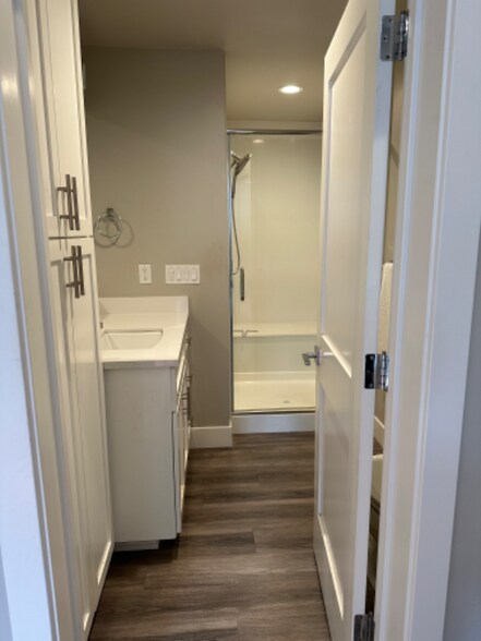 Building Photo - 1816 Solons Alley