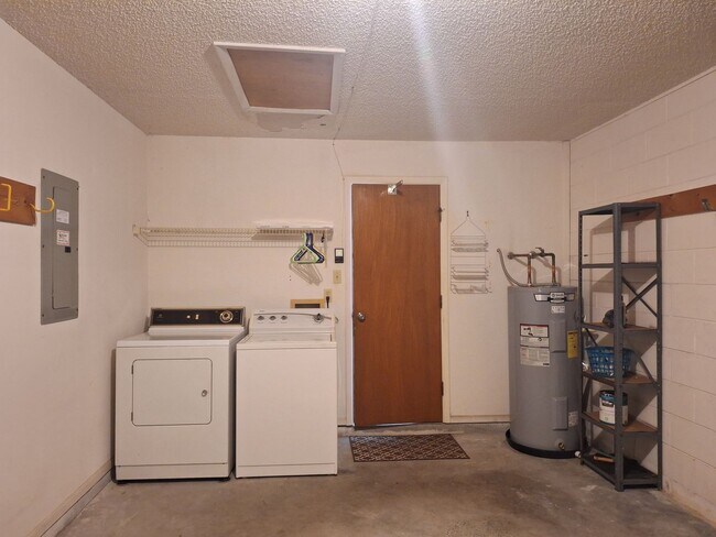 Building Photo - PELICAN COVE WEST 2BR 2BA FOR RENT