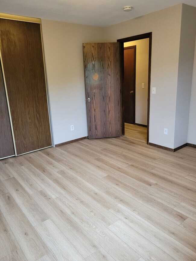 Building Photo - 735 3rd St