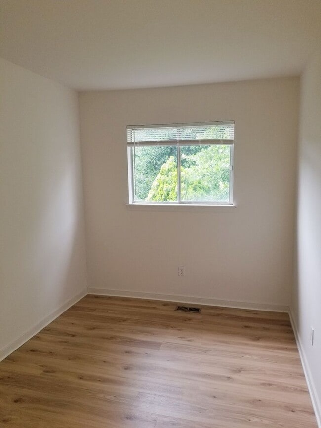 Building Photo - A spacious 3-Bedroom 1.5-Bathroom 3 Story ...