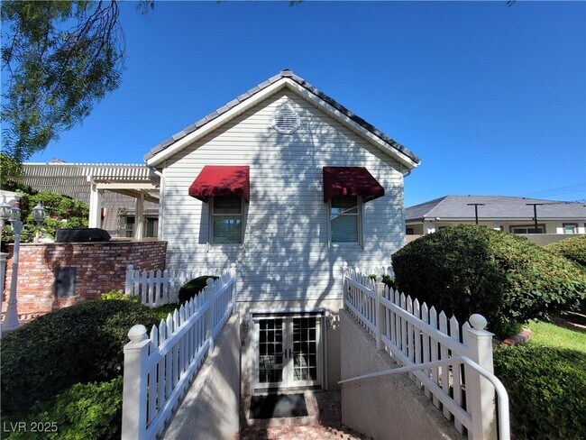 Building Photo - 5110 N Valadez St