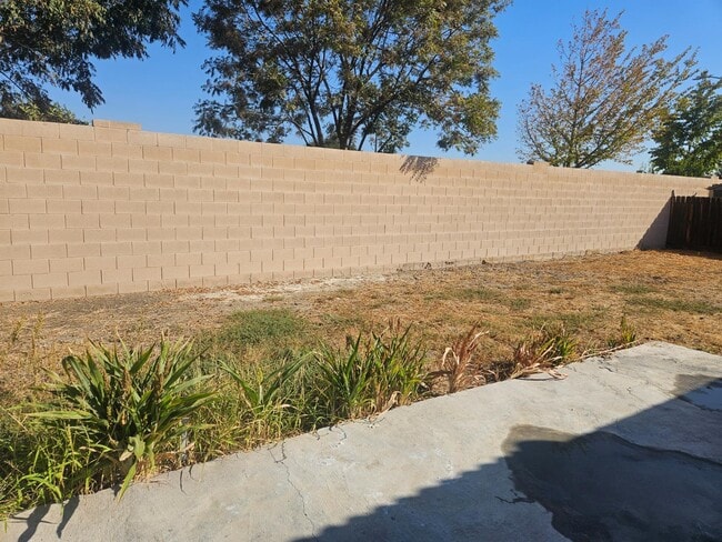 Building Photo - 16172 W Botelho Ave