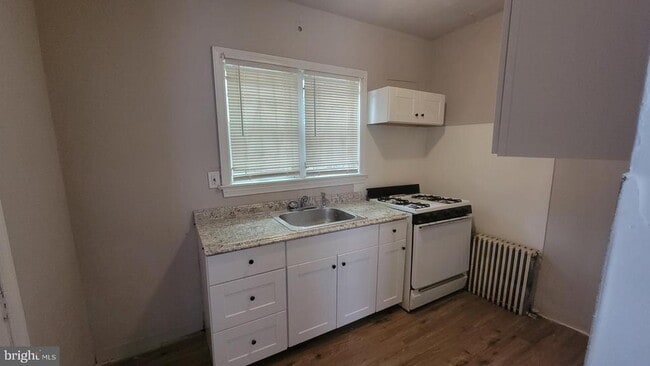 Building Photo - 3208 D St