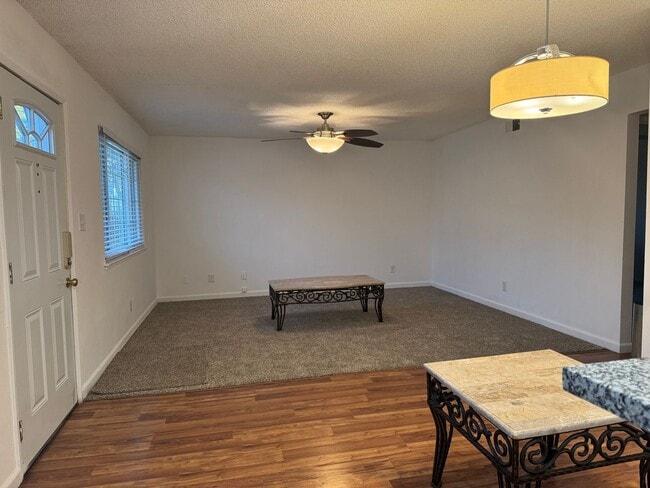 Building Photo - Nicely updated Mequon Condo