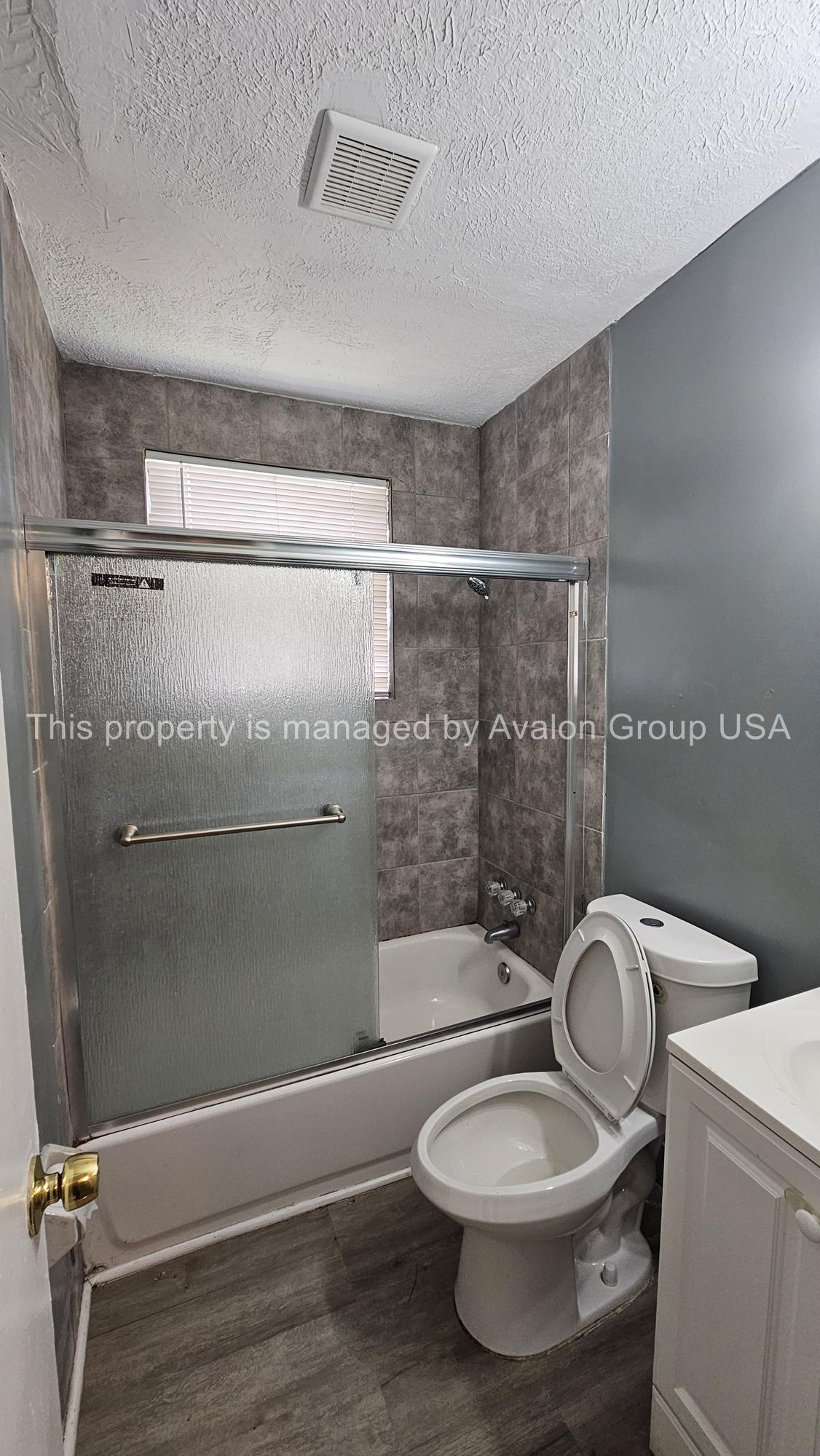 Building Photo - 1459 W 20th St