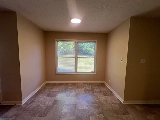 Building Photo - 3413 Clearwater Dr
