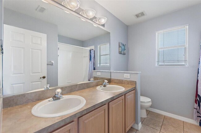 Building Photo - 546 Windsor Pl