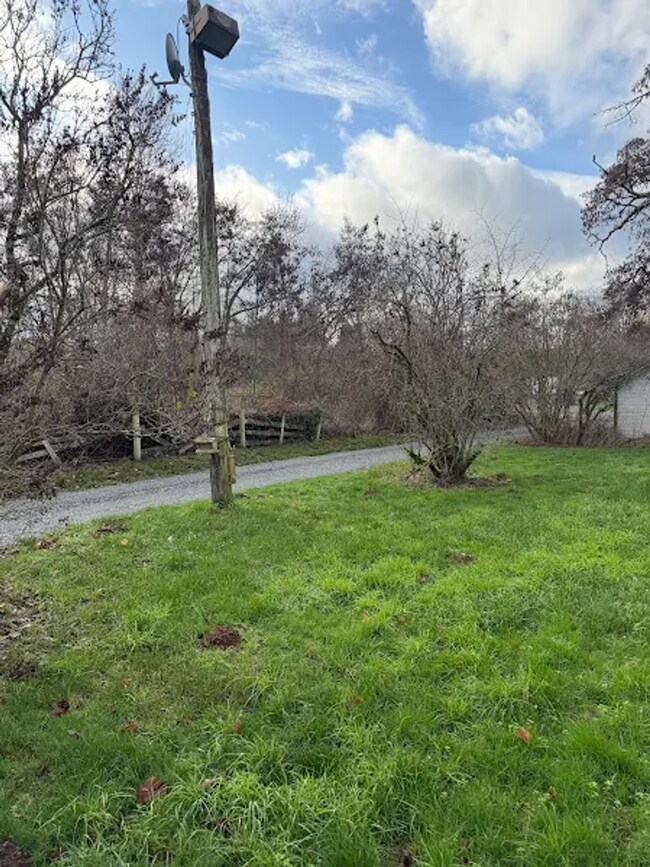 Building Photo - Spacious, clean, updated home ready now! $200 Off First Month´s Full Rent