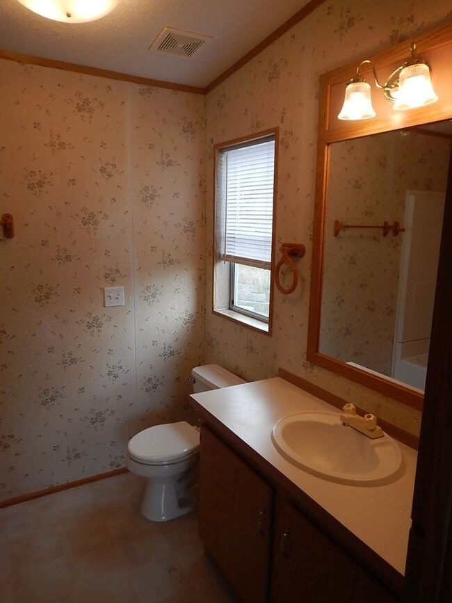 Building Photo - Manufactured Home on Large Lot with Mounta...