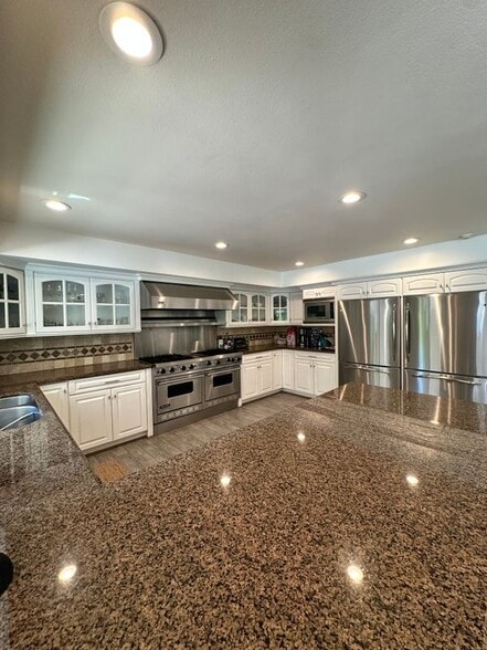 Building Photo - 5728 Ridgebrook Dr