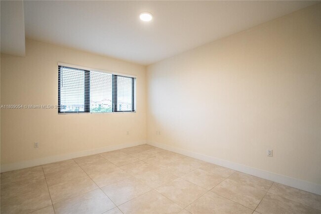 Building Photo - 1091 Galiano St