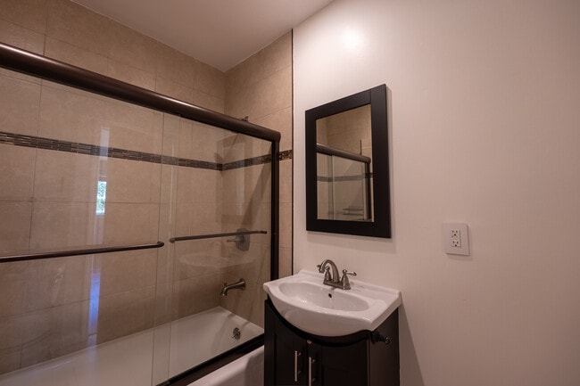 Building Photo - 10930 Oro Vista Ave