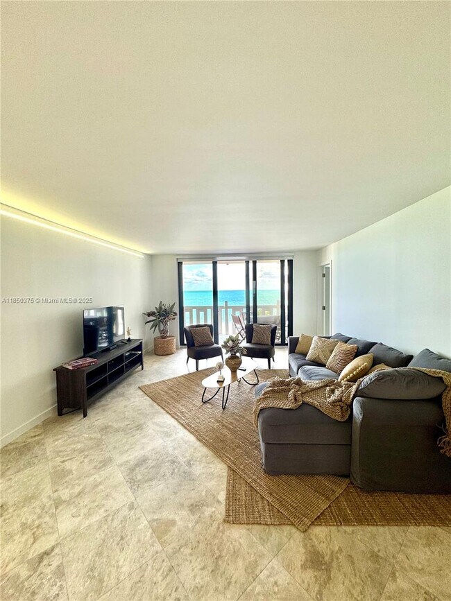 Building Photo - 1111 Crandon Blvd