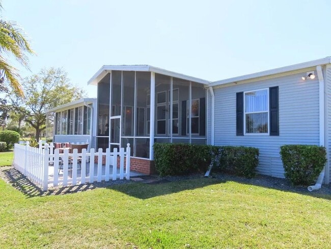 Building Photo - 5626 Swan Lake Dr