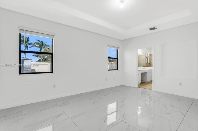 Building Photo - 2541 SE 1st St