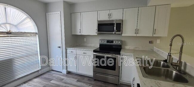 Building Photo - 1517 Chateaux De Ville Ct