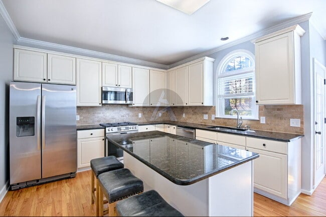 Building Photo - 3786 Upland Dr