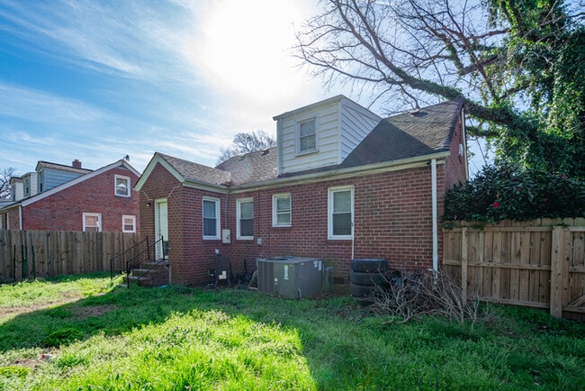 Building Photo - 3504 Trant Ave