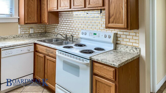 Building Photo - 228/230 S 300 W