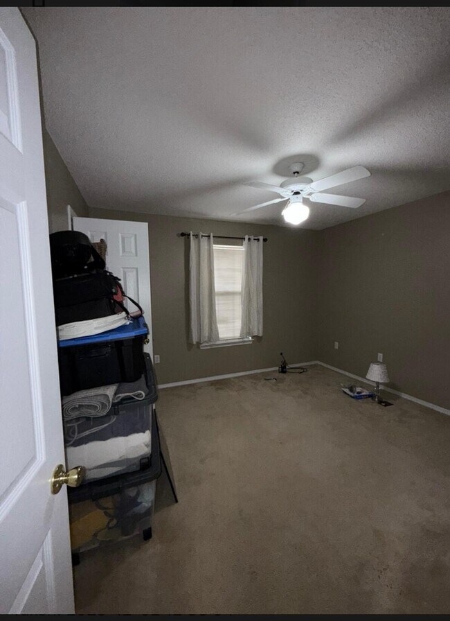 Building Photo - 2800 Pinnacle Point Dr