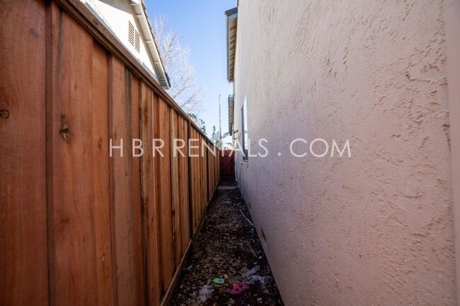 Building Photo - Charming 3-Bedroom Home with Spacious Layo...