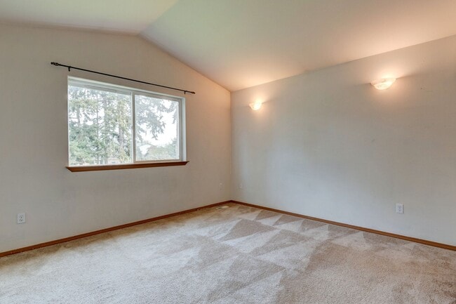 Building Photo - 3 Bedroom 2.5 Bath with 3 Car Garage