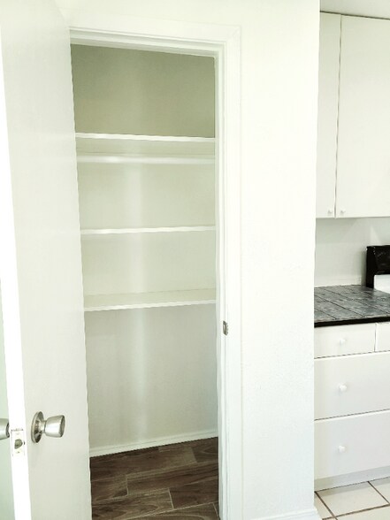 Building Photo - 8202 Parkdale Cove