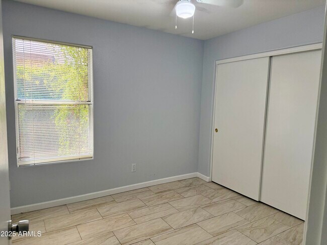 Building Photo - 4019 W Fallen Leaf Ln