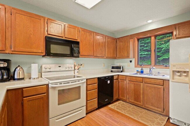 Building Photo - 121 W Blueberry Ln