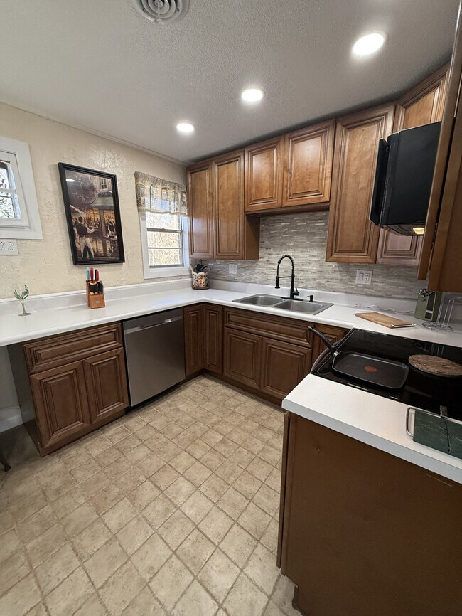 Building Photo - Walnut Cove Apartments