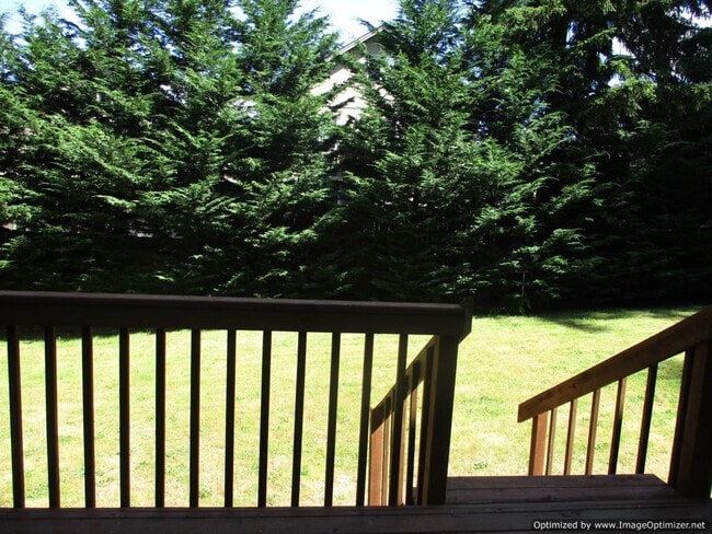 Building Photo - 2 Bedroom, 1.5 Bathroom Townhouse in Port ...