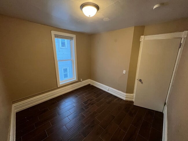 Building Photo - 419 N 1st Ave W