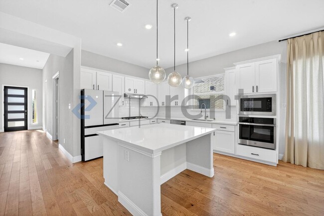 Building Photo - 4112 Dunlap Dr