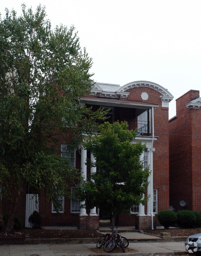 Building Photo - 2730 W Grace St