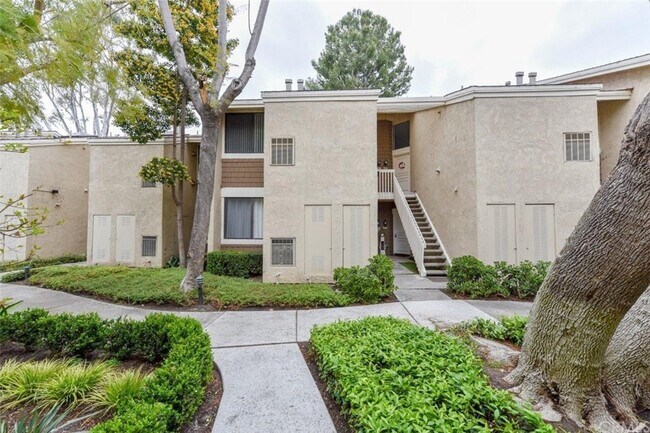 Building Photo - 90 Lakepines