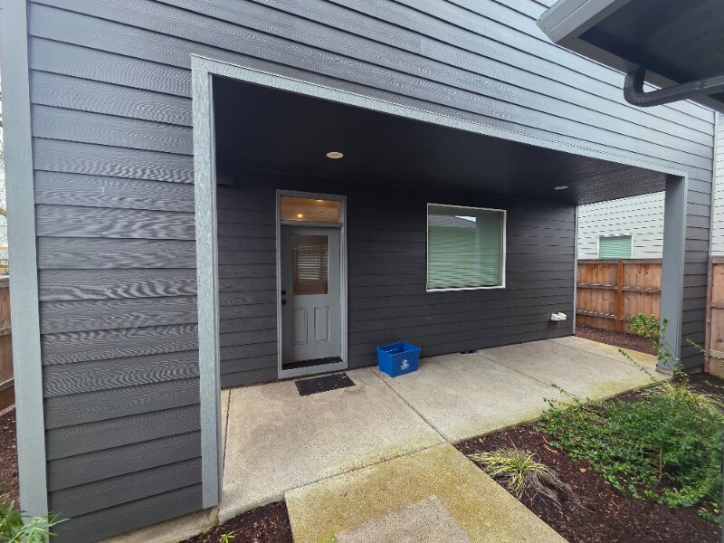 Building Photo - 877 Park Ave NE