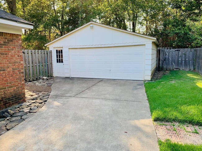 Building Photo - 1831 Boulinwood Ln