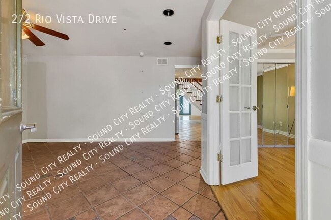 Building Photo - 272 Rio Vista Dr