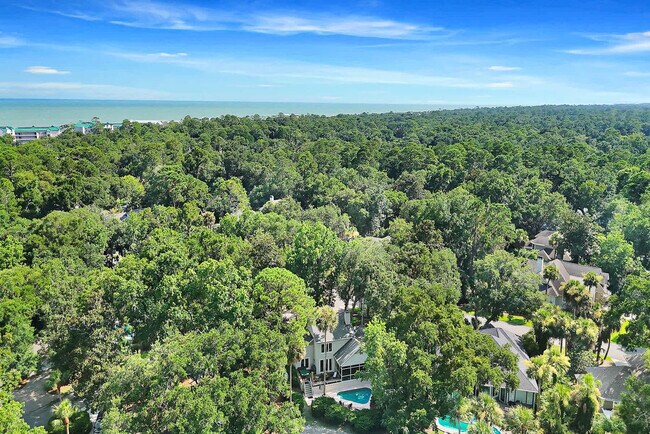 Building Photo - 8 Heath Dr