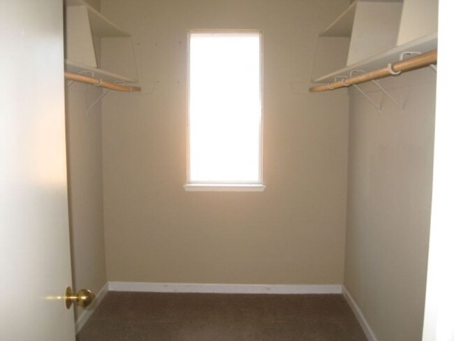 Building Photo - 4 Bedroom Home in Elk Grove!