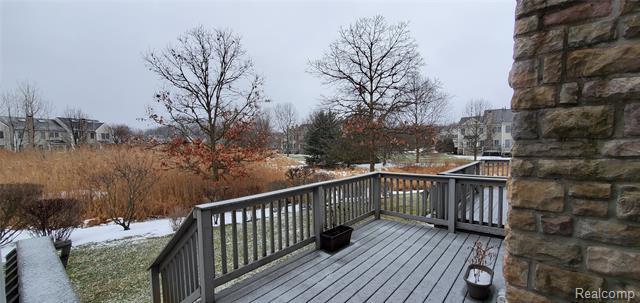 Building Photo - 26384 Island Lake Dr