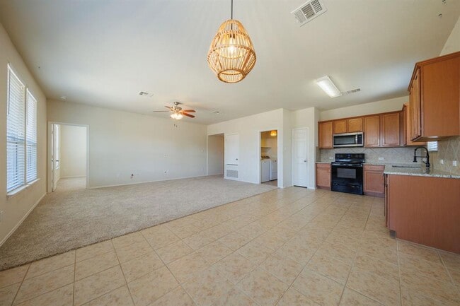 Building Photo - 132 Thrasher Cv