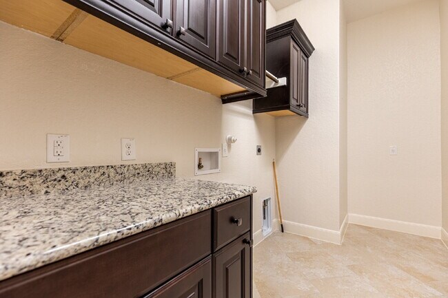 Building Photo - 5041 Country Nest
