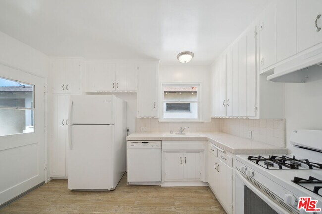 Building Photo - 5301 Vantage Ave