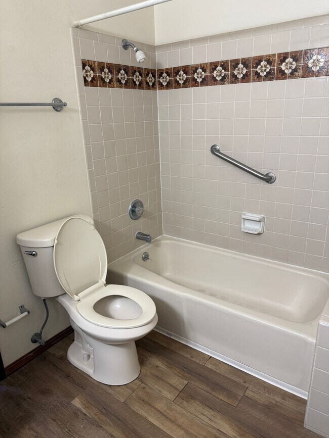 Building Photo - 4 Br, 1.75 Ba, 2 living areas, formal dining room, 2 CG, nice yards, storage shed