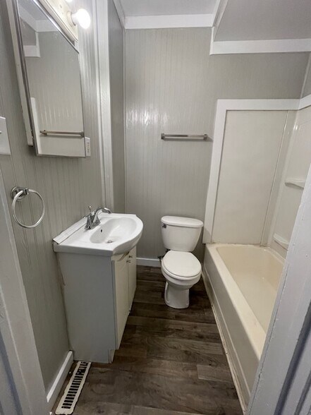 Building Photo - 237 E Victoria St