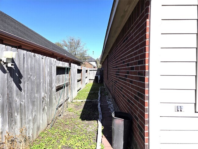 Building Photo - 19031 Golden Heath Ln