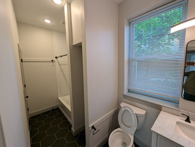 Building Photo - 3611 Newton Ave