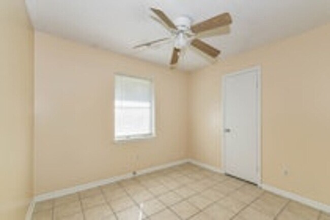 Building Photo - 30 Dove Ct
